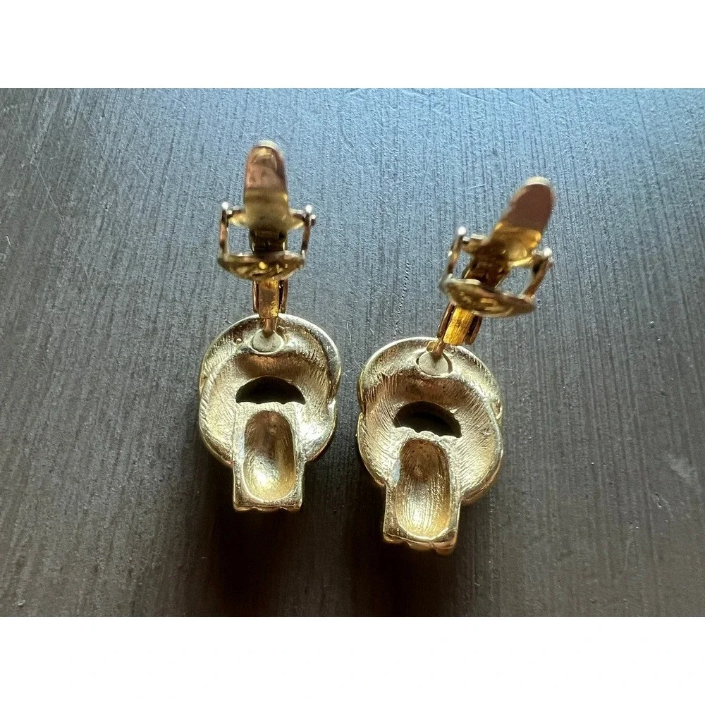 Trifari vintage clip